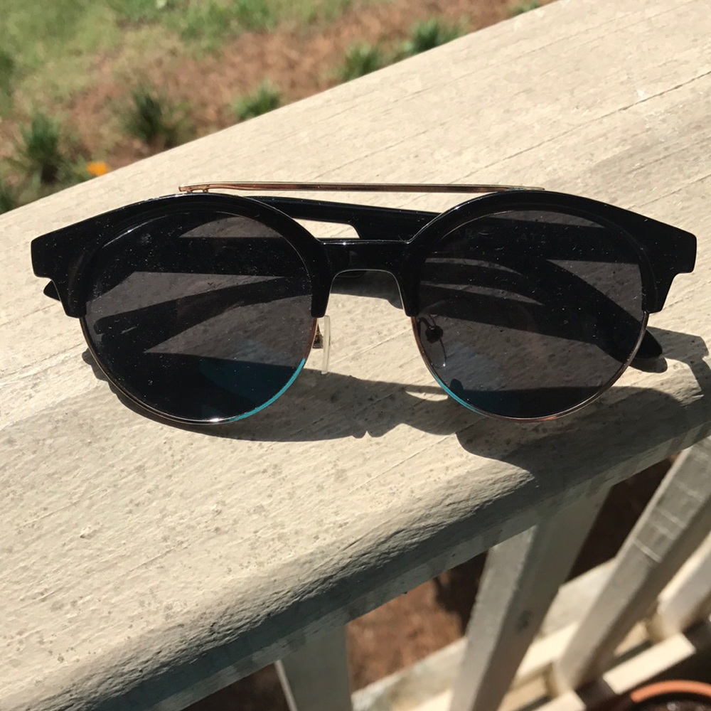 NEW!! Altar'd State round sunglasses!!😎